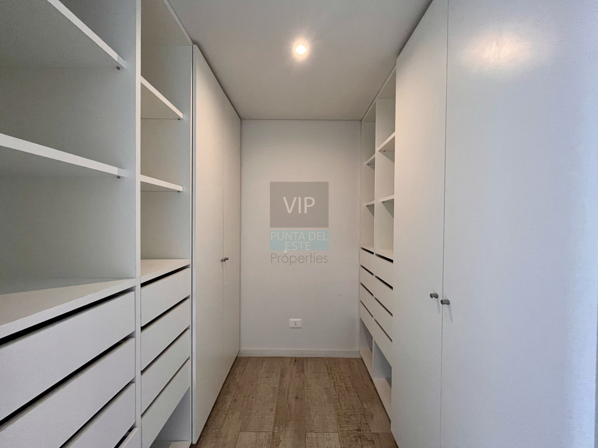 Apartamento ID.2640 - Exclusivo departamento en venta frente a playa mansa- Punta del Este