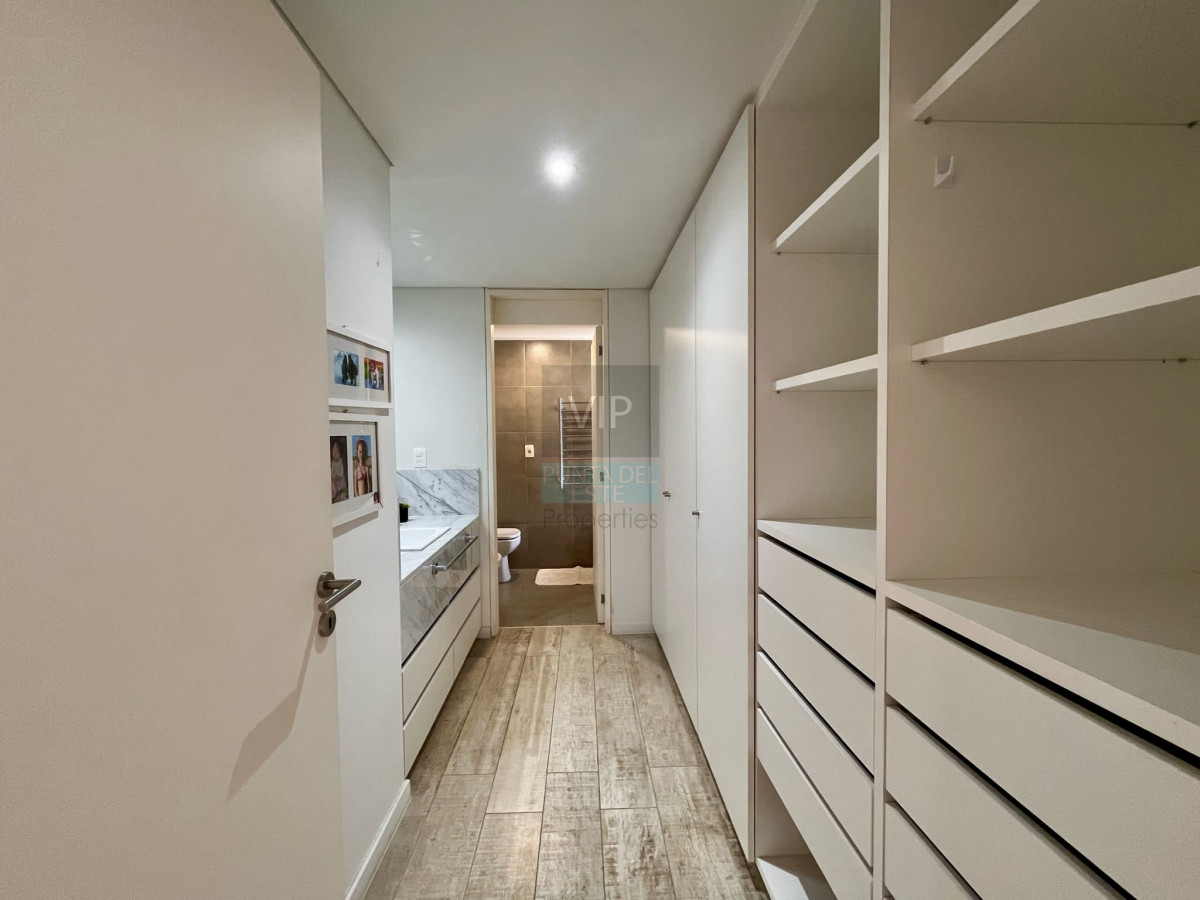 Apartamento ID.2640 - Exclusivo departamento en venta frente a playa mansa- Punta del Este