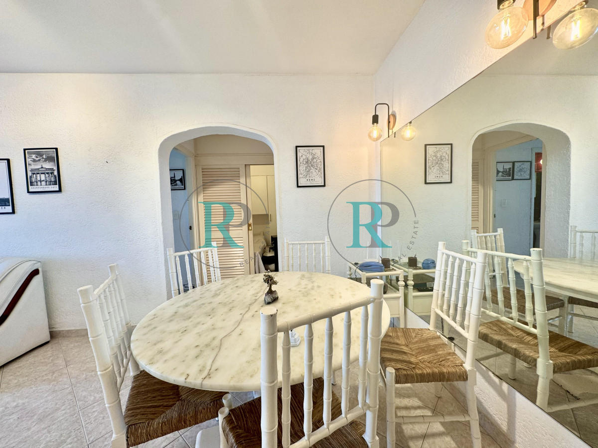 Apartamento ID.2474 - Apartamento de 2 domritorios en venta, 1ra linea de playa brava!