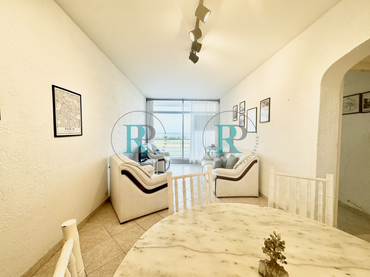 Apartamento ID.2474 - Apartamento de 2 domritorios en venta, 1ra linea de playa brava!