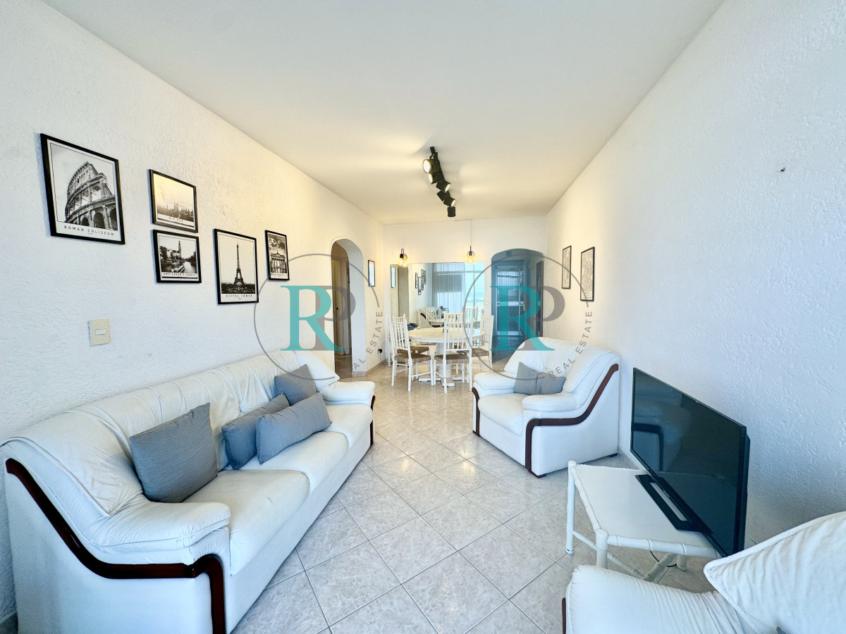 Apartamento ID.2474 - Apartamento de 2 domritorios en venta, 1ra linea de playa brava!