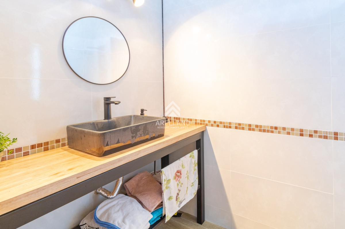 Casa ID.5679 - Moderna casa en barrio privado El Quijote en venta