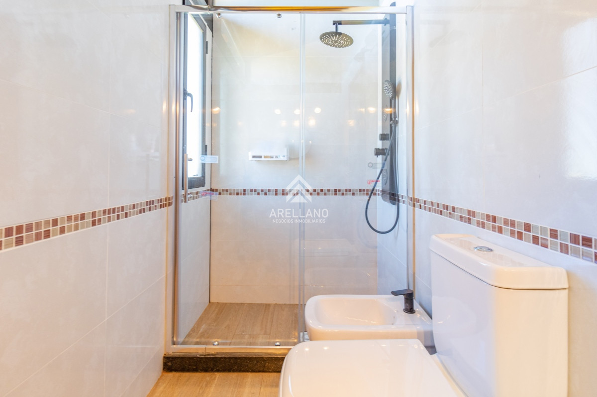 Casa ID.5679 - Moderna casa en barrio privado El Quijote en venta