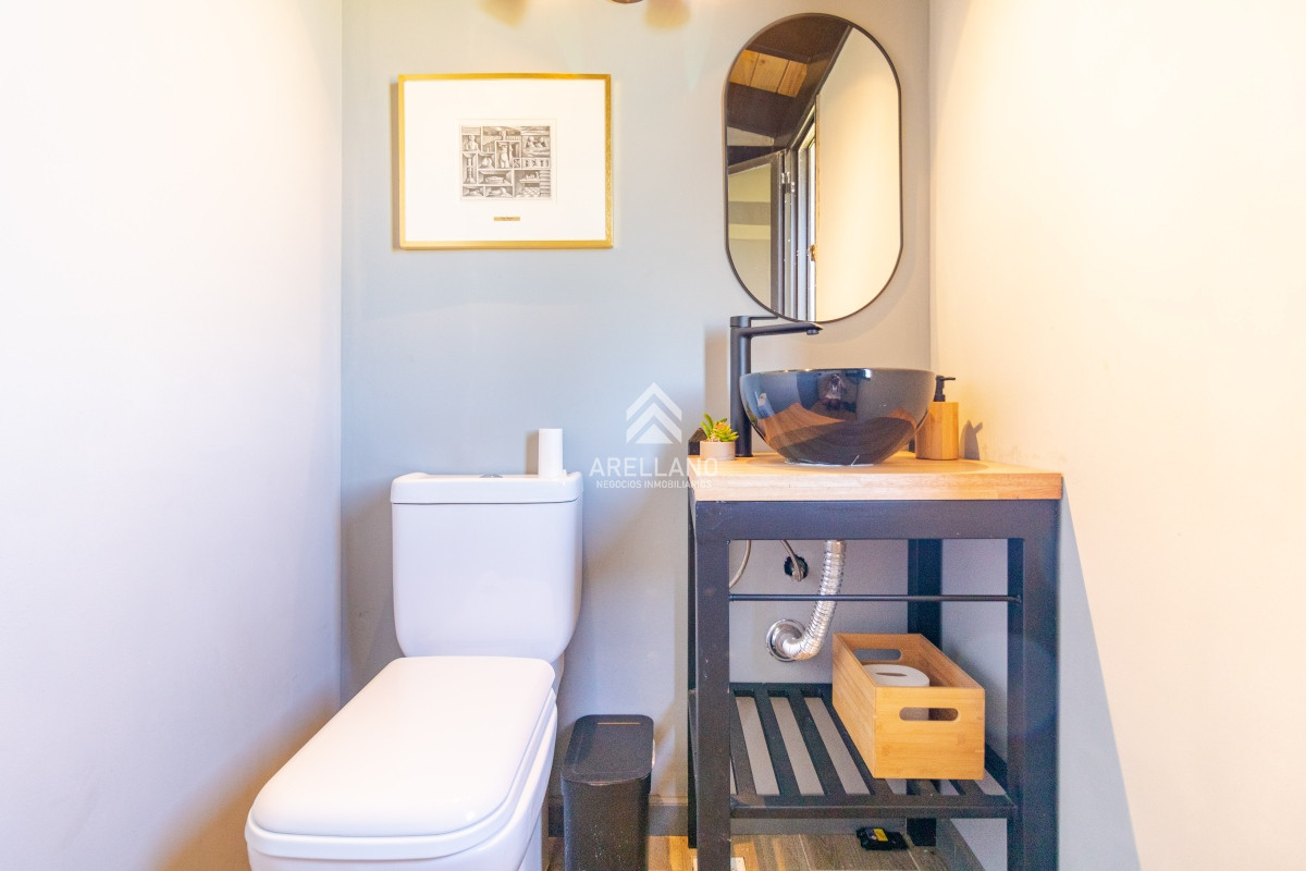 Casa ID.5679 - Moderna casa en barrio privado El Quijote en venta