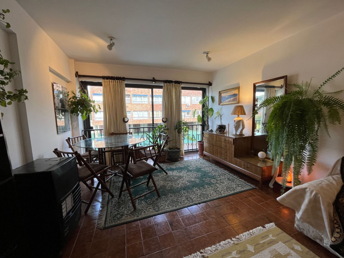 Apartamento ID.2591 - Apartamento de 4 dormitorios en alquiler anual