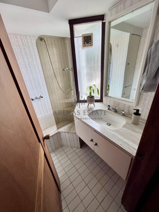 Apartamento ID.2591 - Apartamento de 4 dormitorios en alquiler anual
