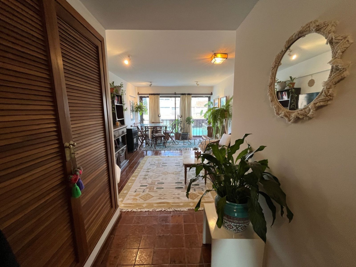 Apartamento ID.2591 - Apartamento de 4 dormitorios en alquiler anual