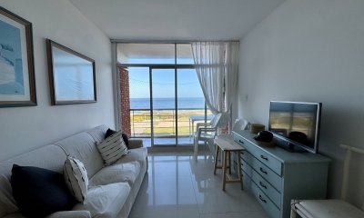 Apartamento de 2 dormitorios en venta con espectacular vista al mar