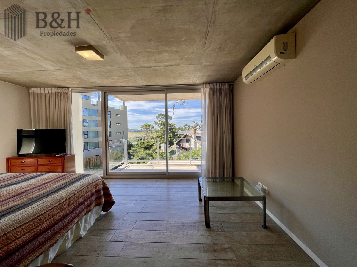 Apartamento ID.5840 - Exclusivo departamento en venta frente a playa mansa- Punta del Este