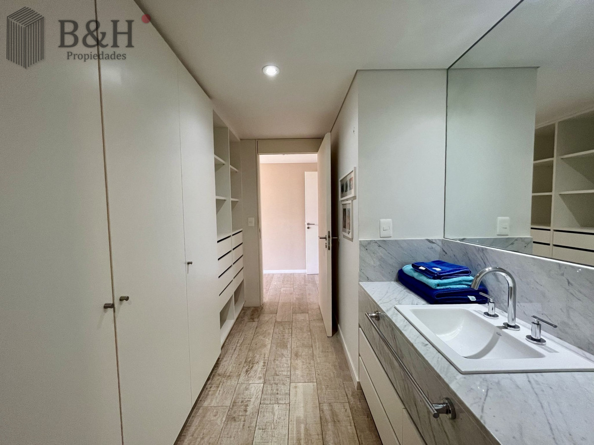 Apartamento ID.5840 - Exclusivo departamento en venta frente a playa mansa- Punta del Este