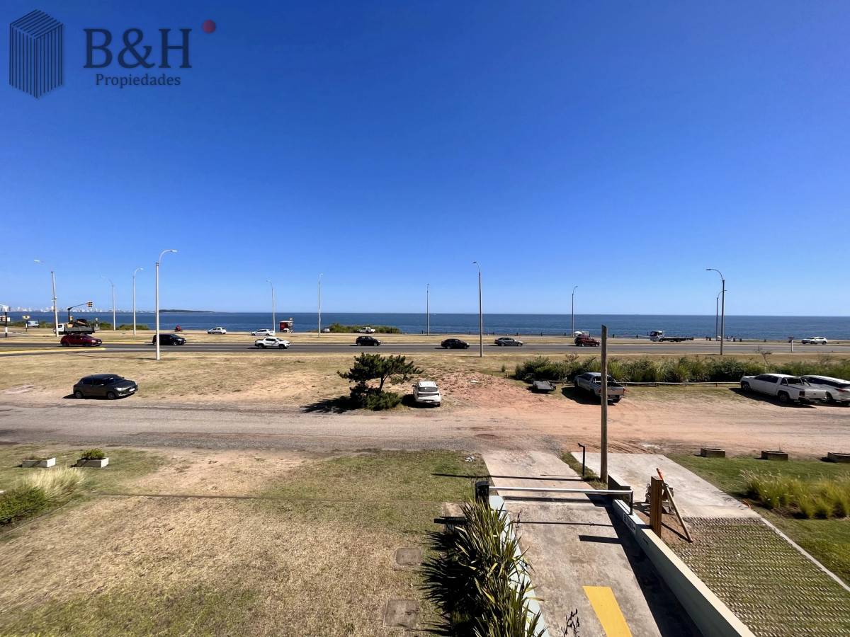 Apartamento ID.5840 - Exclusivo departamento en venta frente a playa mansa- Punta del Este