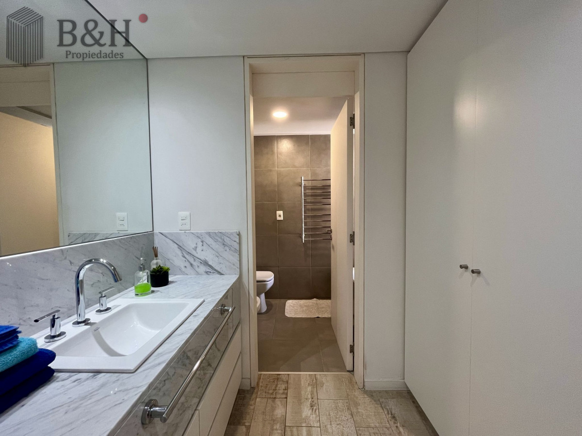 Apartamento ID.5840 - Exclusivo departamento en venta frente a playa mansa- Punta del Este