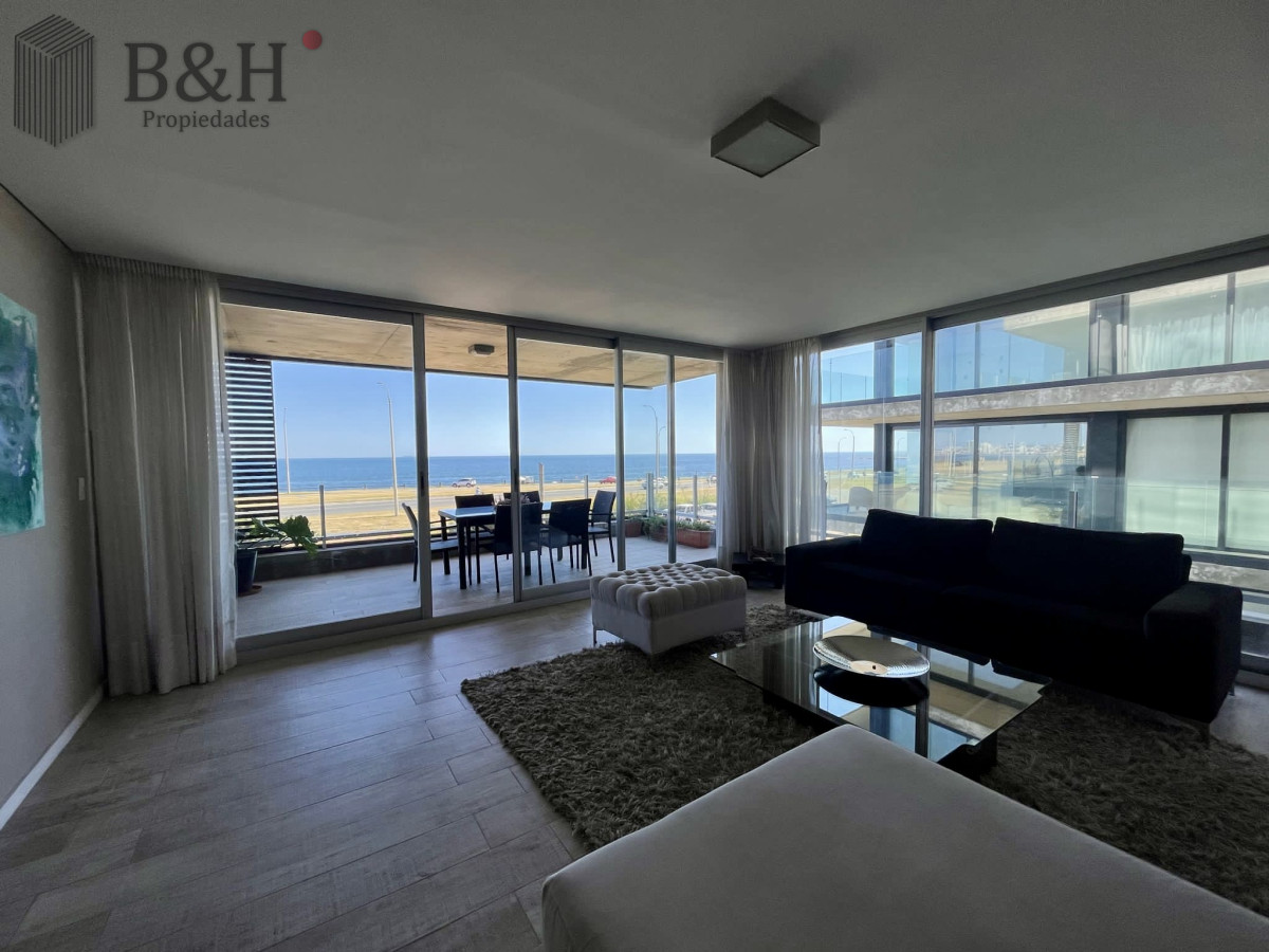 Apartamento ID.5840 - Exclusivo departamento en venta frente a playa mansa- Punta del Este