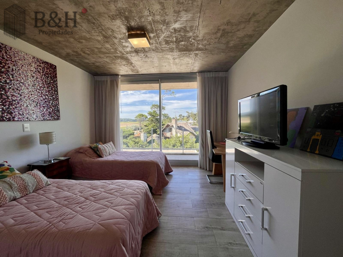 Apartamento ID.5840 - Exclusivo departamento en venta frente a playa mansa- Punta del Este