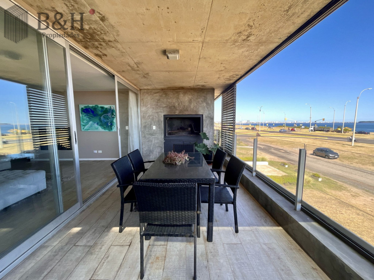 Apartamento ID.5840 - Exclusivo departamento en venta frente a playa mansa- Punta del Este