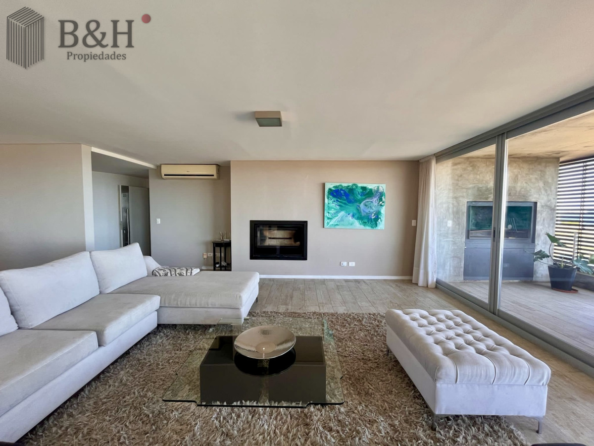 Apartamento ID.5840 - Exclusivo departamento en venta frente a playa mansa- Punta del Este