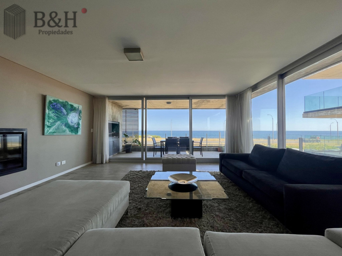 Apartamento ID.5840 - Exclusivo departamento en venta frente a playa mansa- Punta del Este