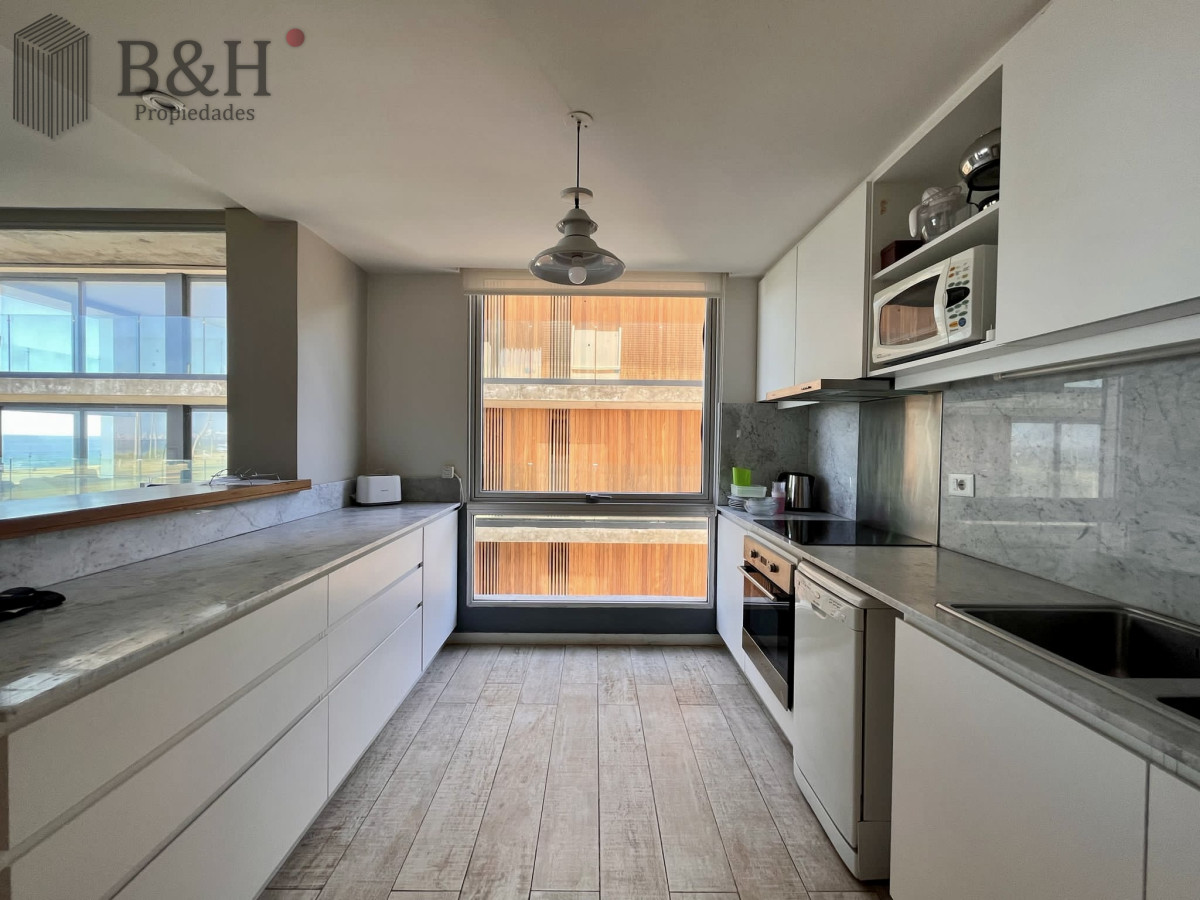 Apartamento ID.5840 - Exclusivo departamento en venta frente a playa mansa- Punta del Este