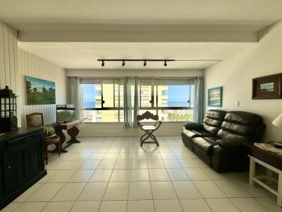 Península. Apartamento de 1 dormitorio y medio con vista en venta!