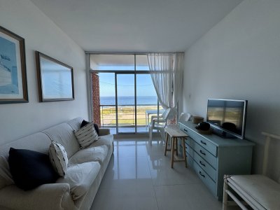 Apartamento de 2 dormitorios en venta con espectacular vista al mar