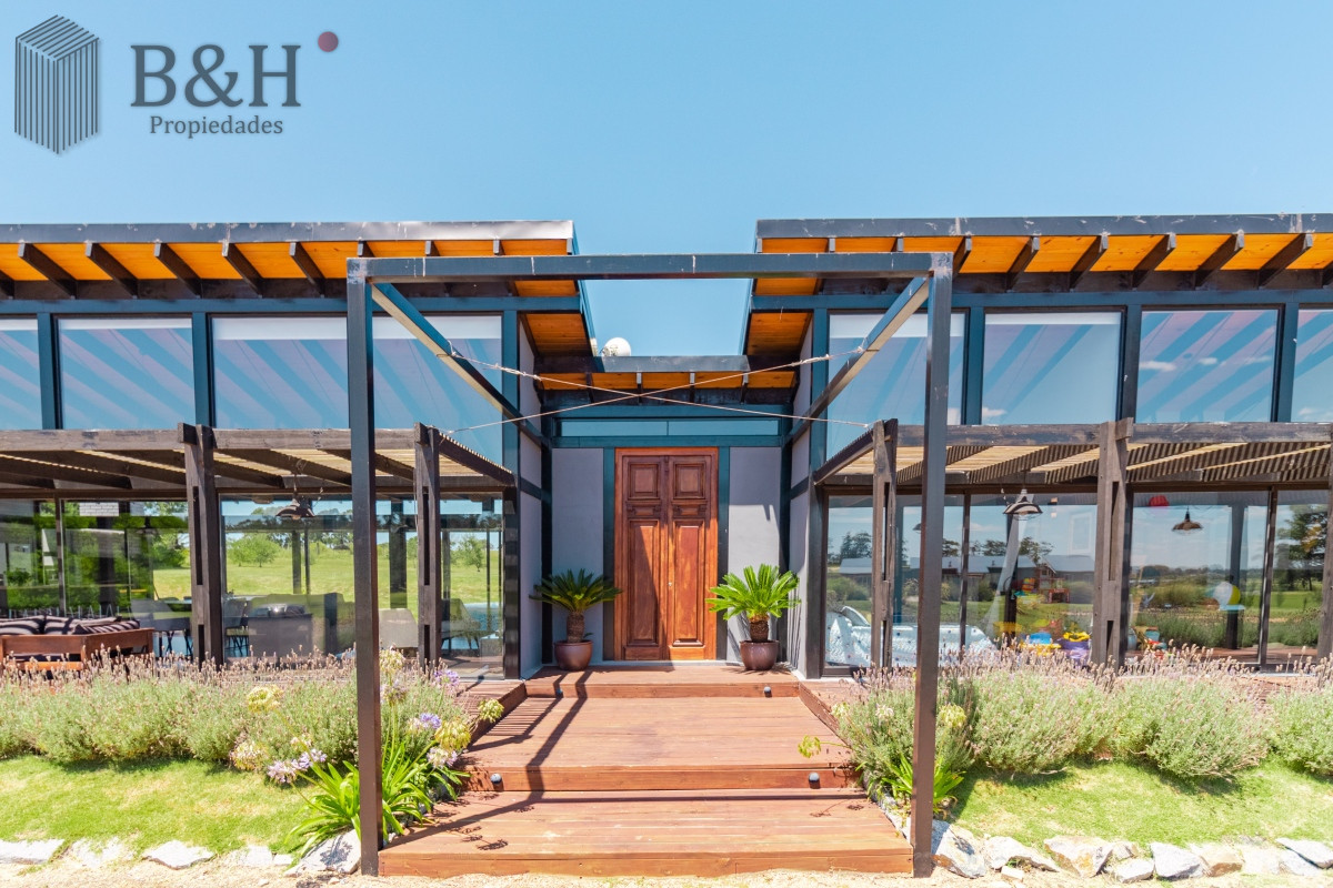 Casa ID.6009 - Moderna casa en barrio privado El Quijote en venta