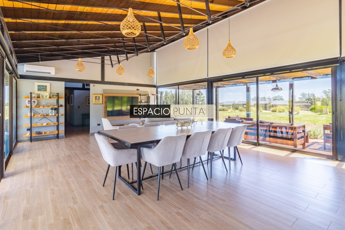 Casa ID.436 - Moderna casa en barrio privado El Quijote en venta