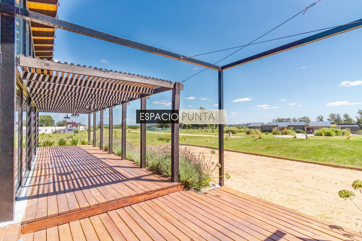 Casa ID.436 - Moderna casa en barrio privado El Quijote en venta