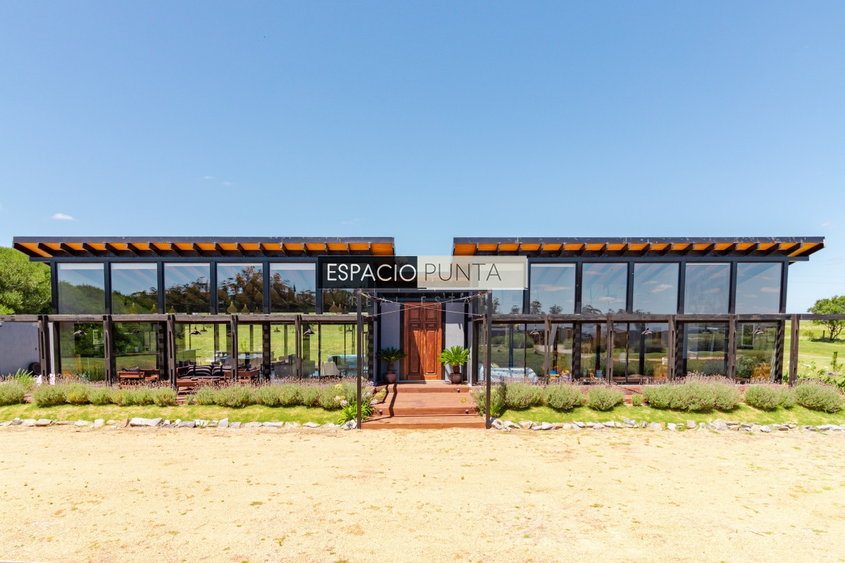 Casa ID.436 - Moderna casa en barrio privado El Quijote en venta
