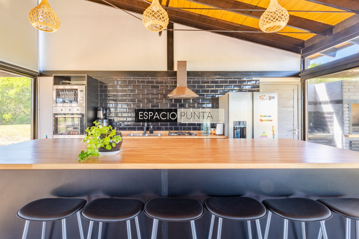 Casa ID.436 - Moderna casa en barrio privado El Quijote en venta