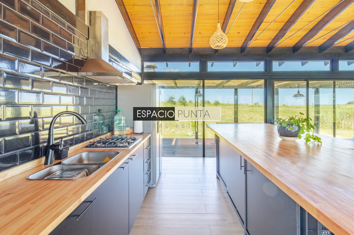 Casa ID.436 - Moderna casa en barrio privado El Quijote en venta