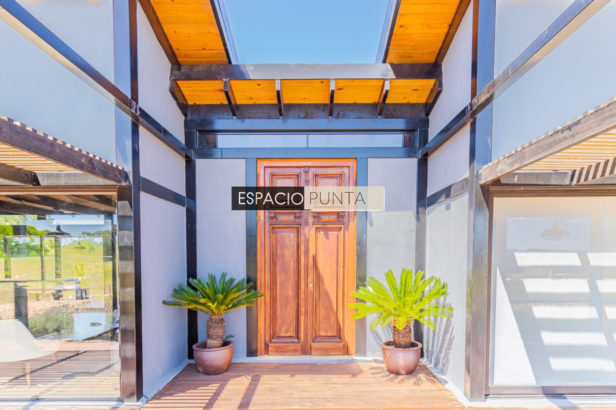 Casa ID.436 - Moderna casa en barrio privado El Quijote en venta