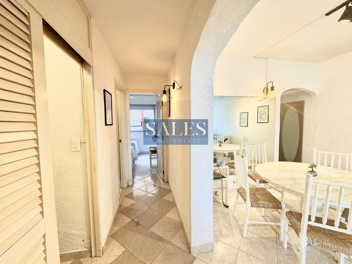 Apartamento ID.843 - Apartamento de 2 dormitorios y medio en venta, 1ra linea de playa brava!