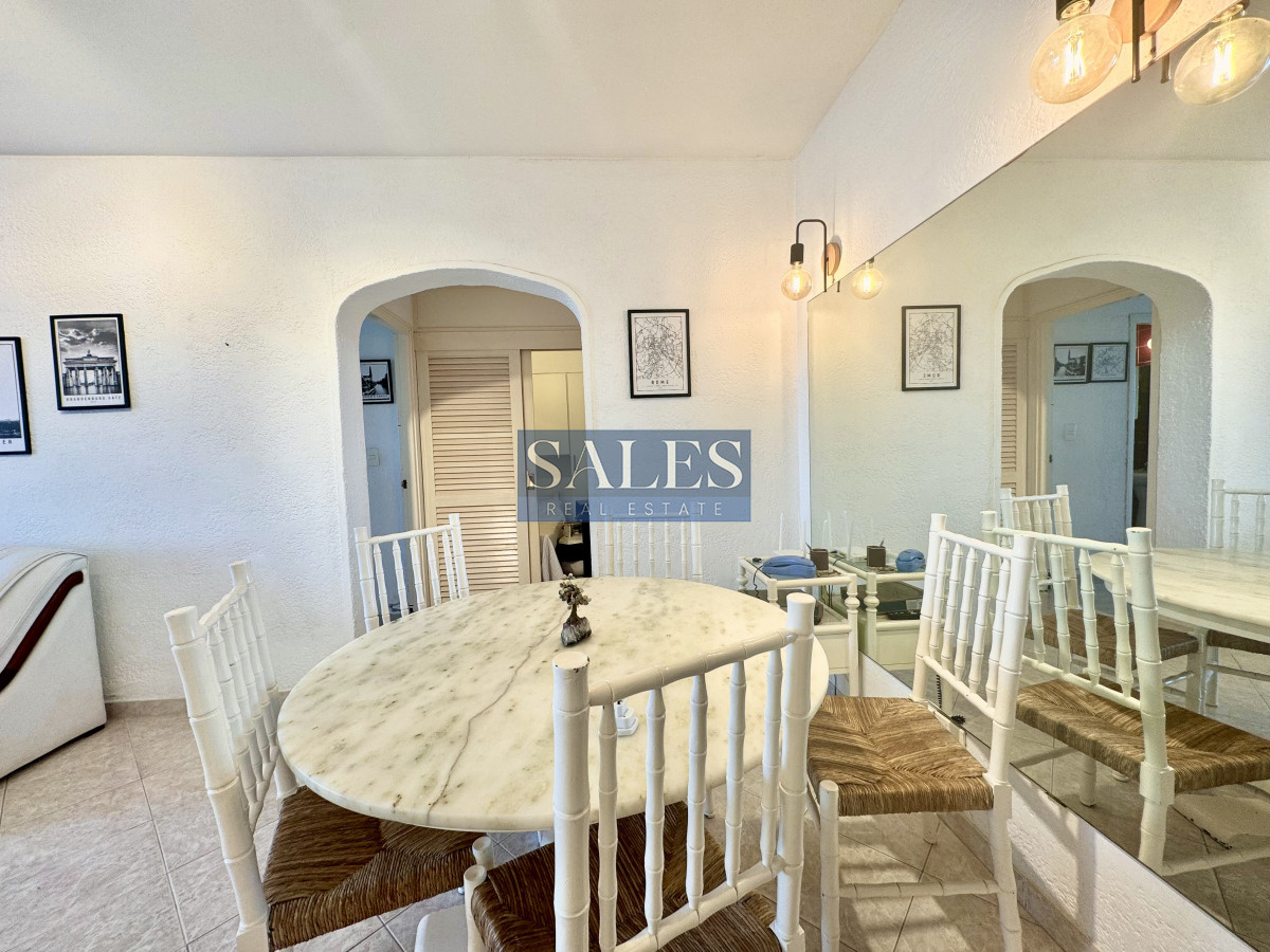 Apartamento ID.843 - Apartamento de 2 dormitorios y medio en venta, 1ra linea de playa brava!