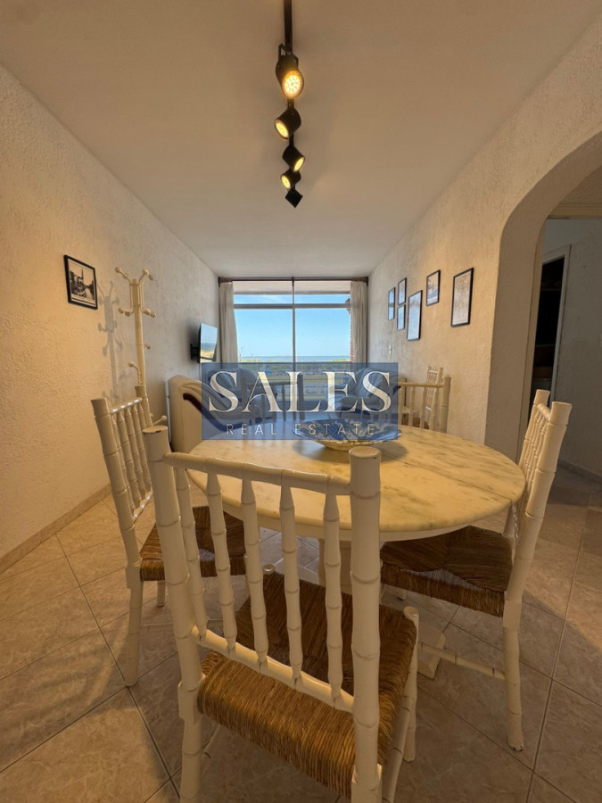 Apartamento ID.843 - Apartamento de 2 dormitorios y medio en venta, 1ra linea de playa brava!