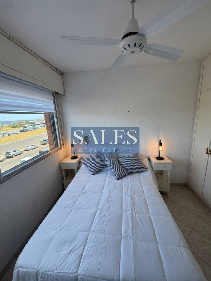Apartamento ID.843 - Apartamento de 2 dormitorios y medio en venta, 1ra linea de playa brava!