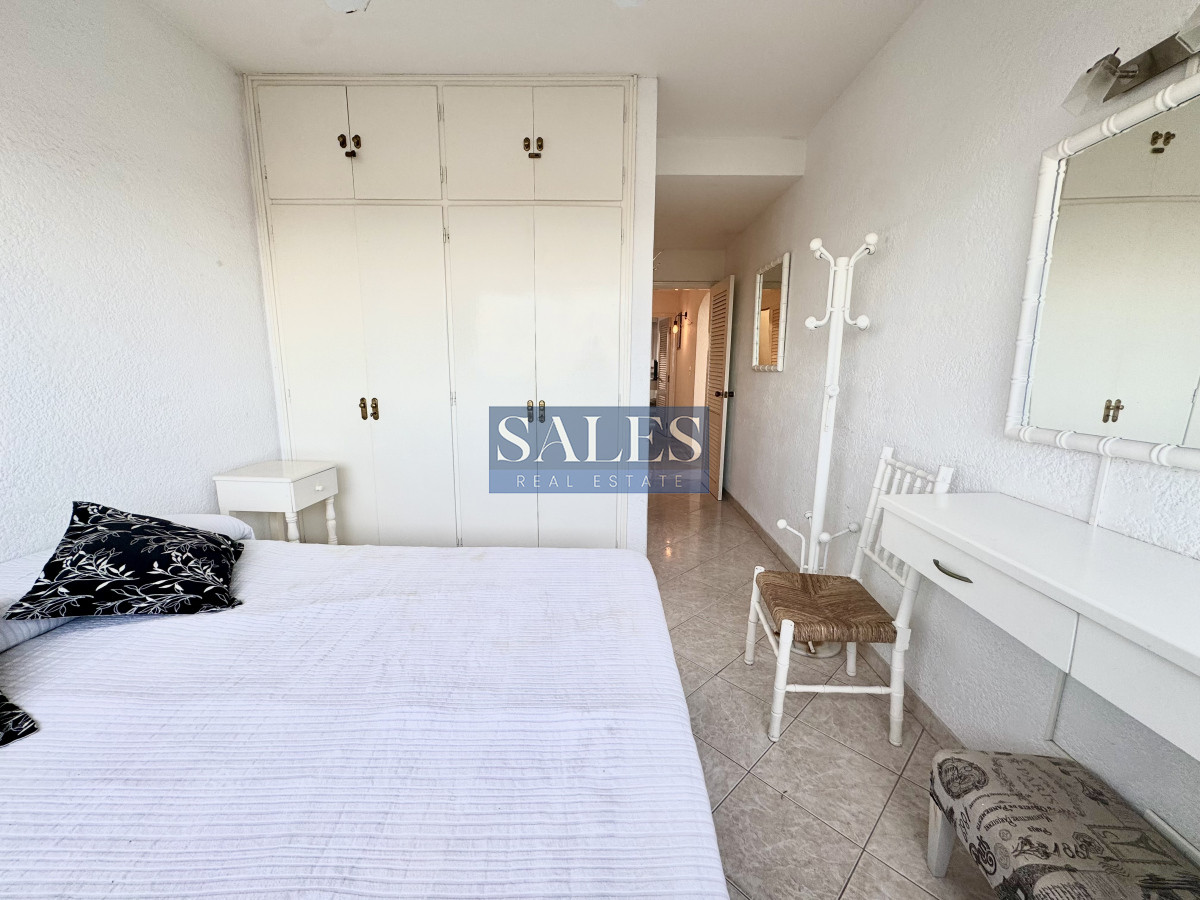 Apartamento ID.843 - Apartamento de 2 dormitorios y medio en venta, 1ra linea de playa brava!
