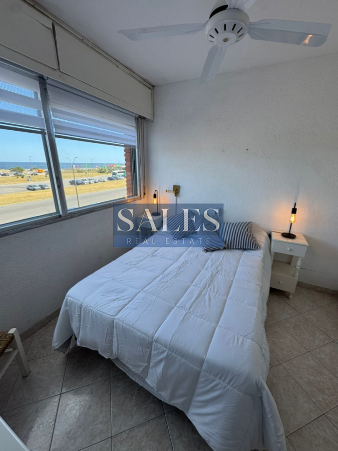 Apartamento ID.843 - Apartamento de 2 dormitorios y medio en venta, 1ra linea de playa brava!