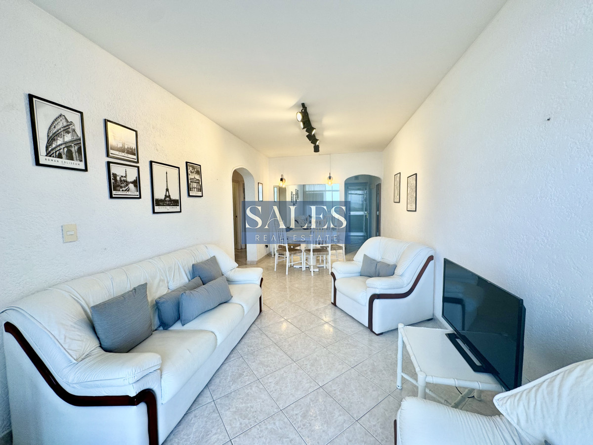 Apartamento ID.843 - Apartamento de 2 dormitorios y medio en venta, 1ra linea de playa brava!