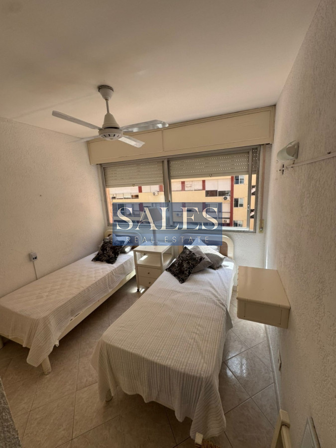 Apartamento ID.843 - Apartamento de 2 dormitorios y medio en venta, 1ra linea de playa brava!