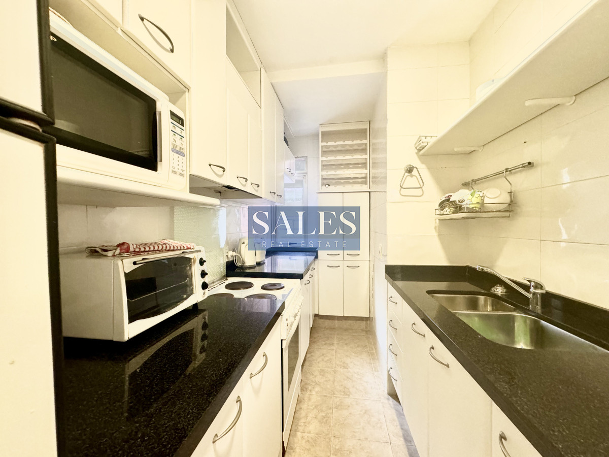 Apartamento ID.843 - Apartamento de 2 dormitorios y medio en venta, 1ra linea de playa brava!