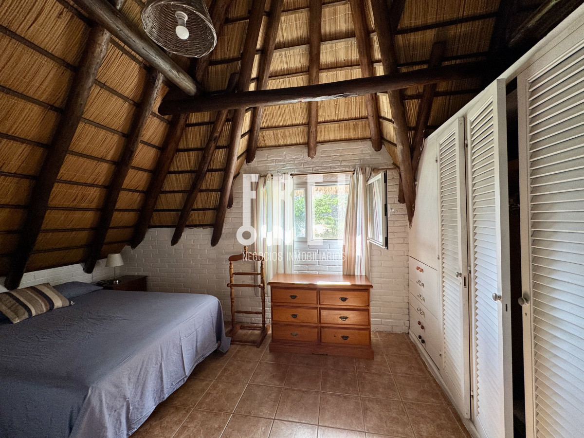 Casa ID.329 - Alquiler anual, 2 casa en un padrón