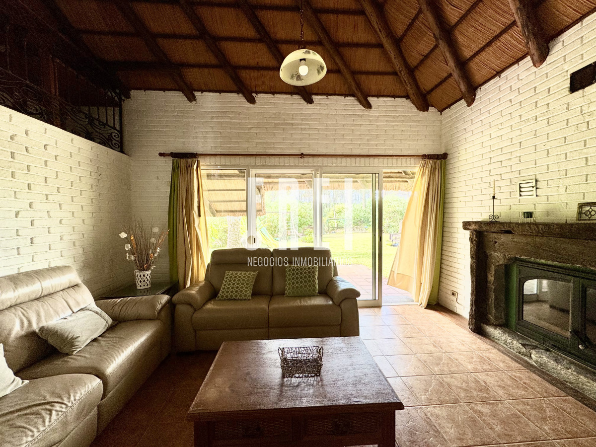 Casa ID.329 - Alquiler anual, 2 casa en un padrón