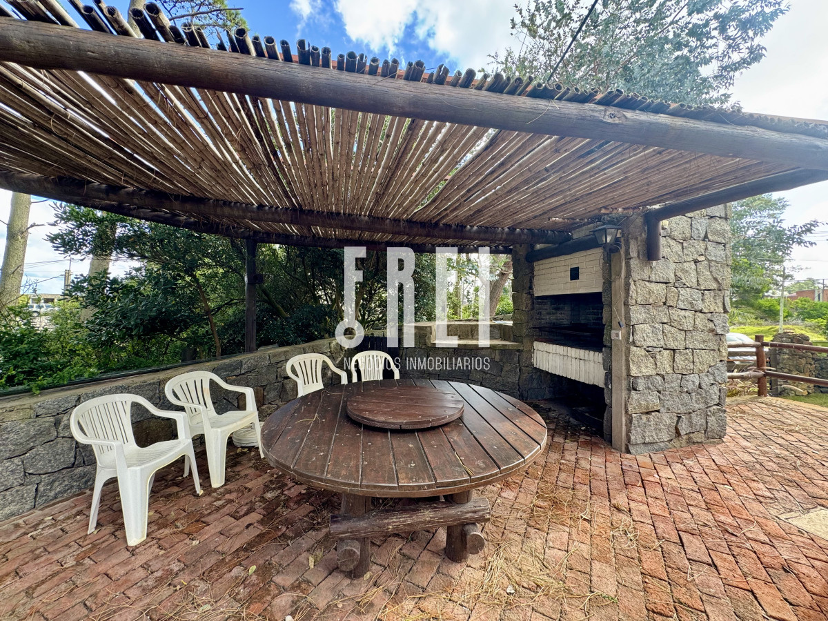 Casa ID.329 - Alquiler anual, 2 casa en un padrón