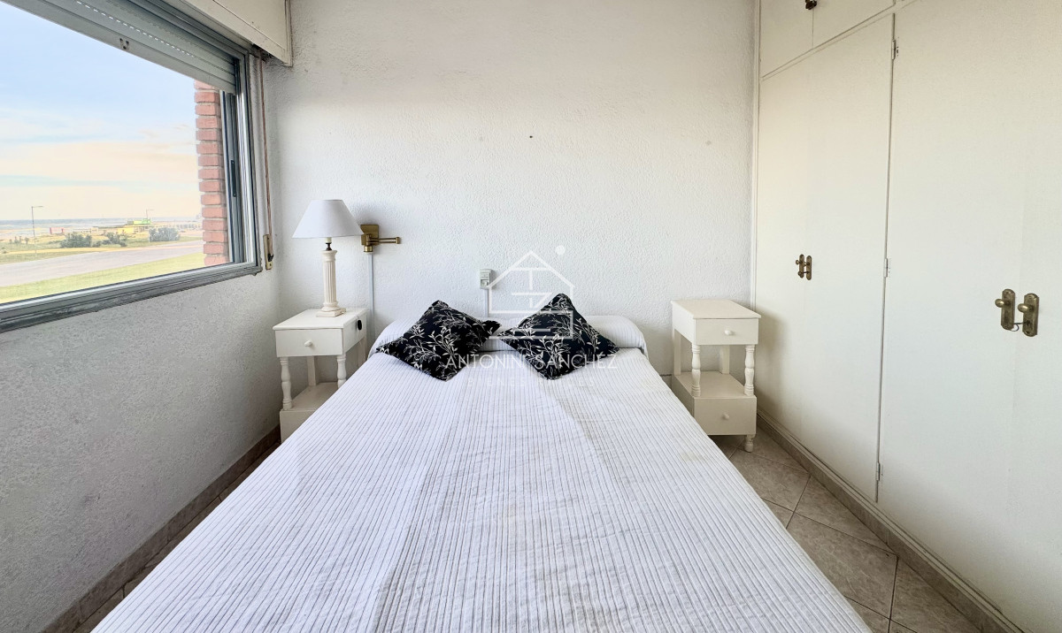 Apartamento ID.1856 - Apartamento de 2 domritorios en venta, 1ra linea de playa brava!