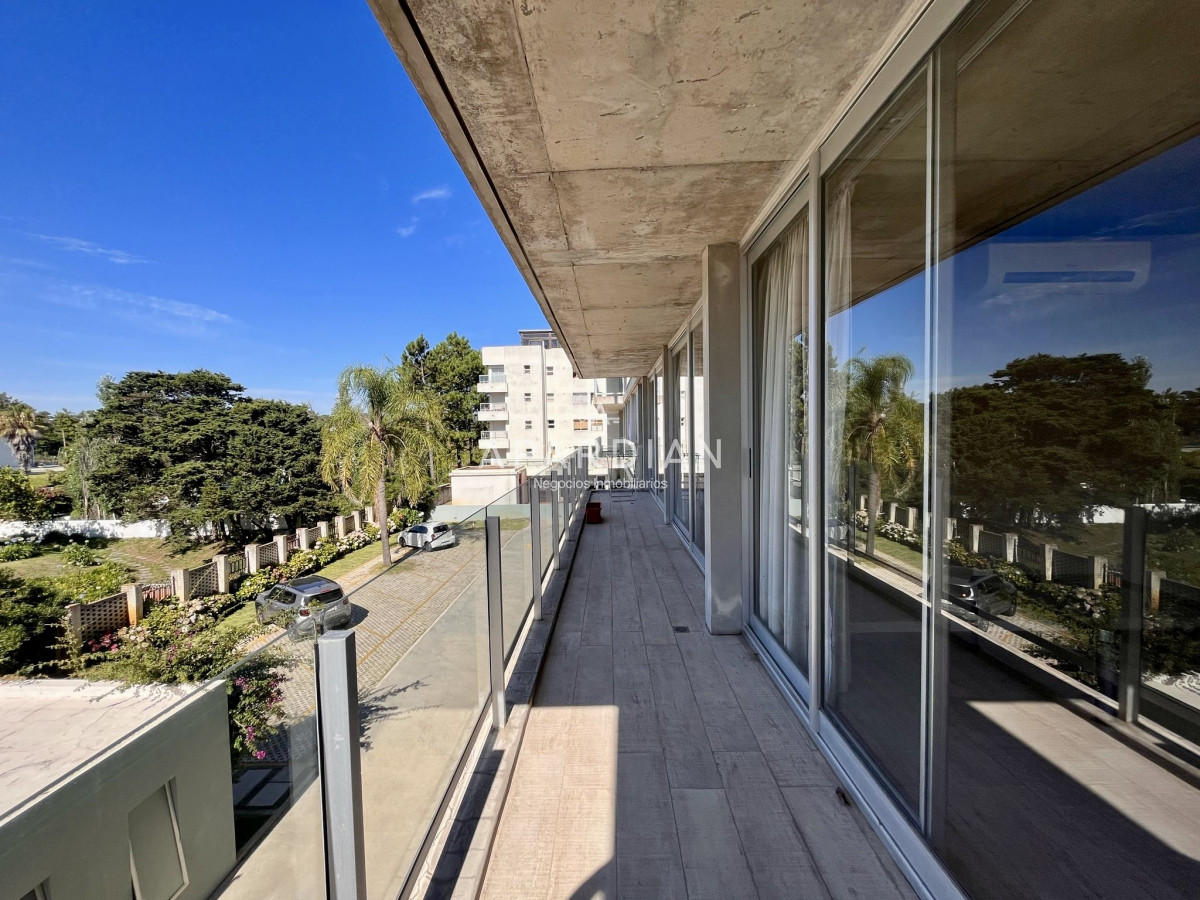 Apartamento ID.21098041 - Exclusivo departamento en venta frente a playa mansa- Punta del Este
