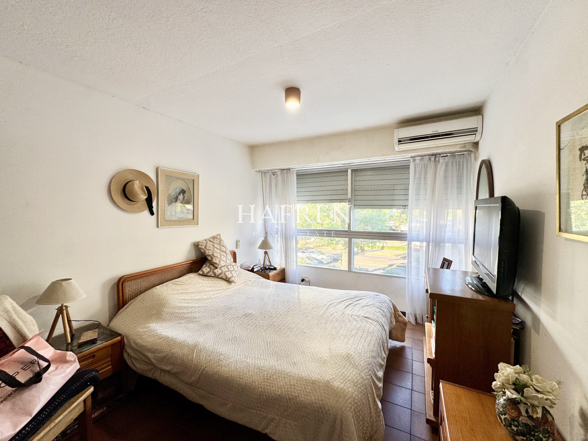 Apartamento ID.381 - Apartamento de 2 dormitorios y 2 baños en venta