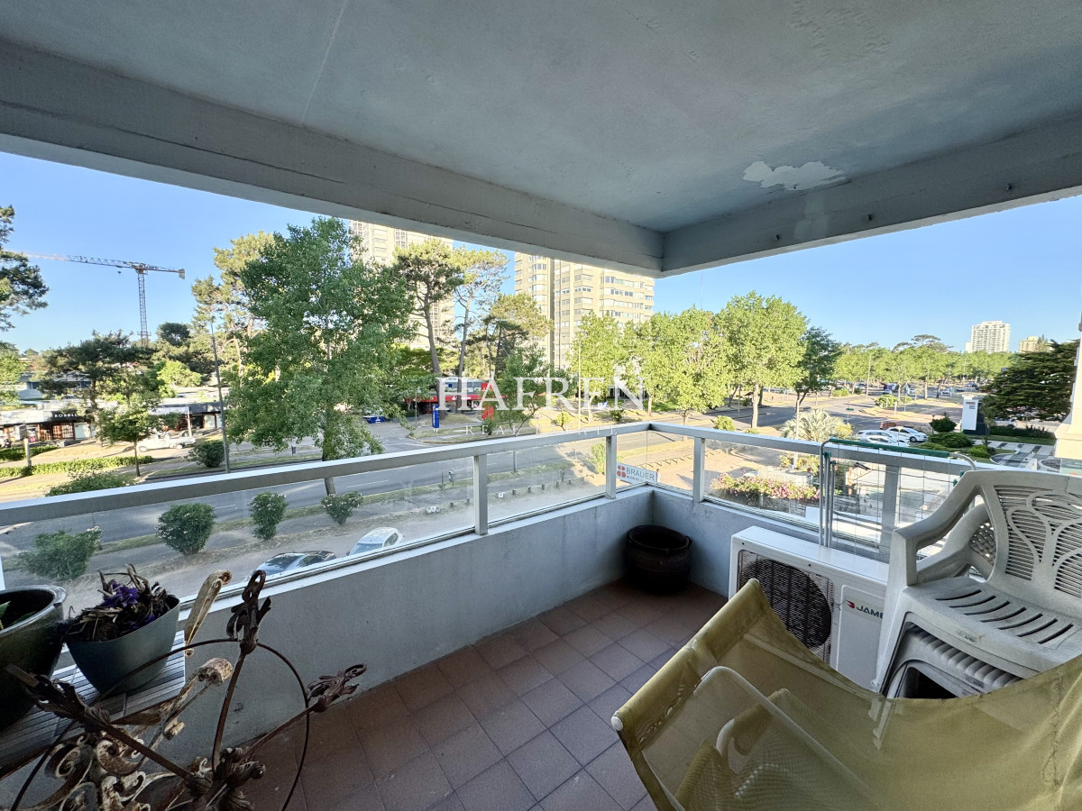 Apartamento ID.381 - Apartamento de 2 dormitorios y 2 baños en venta