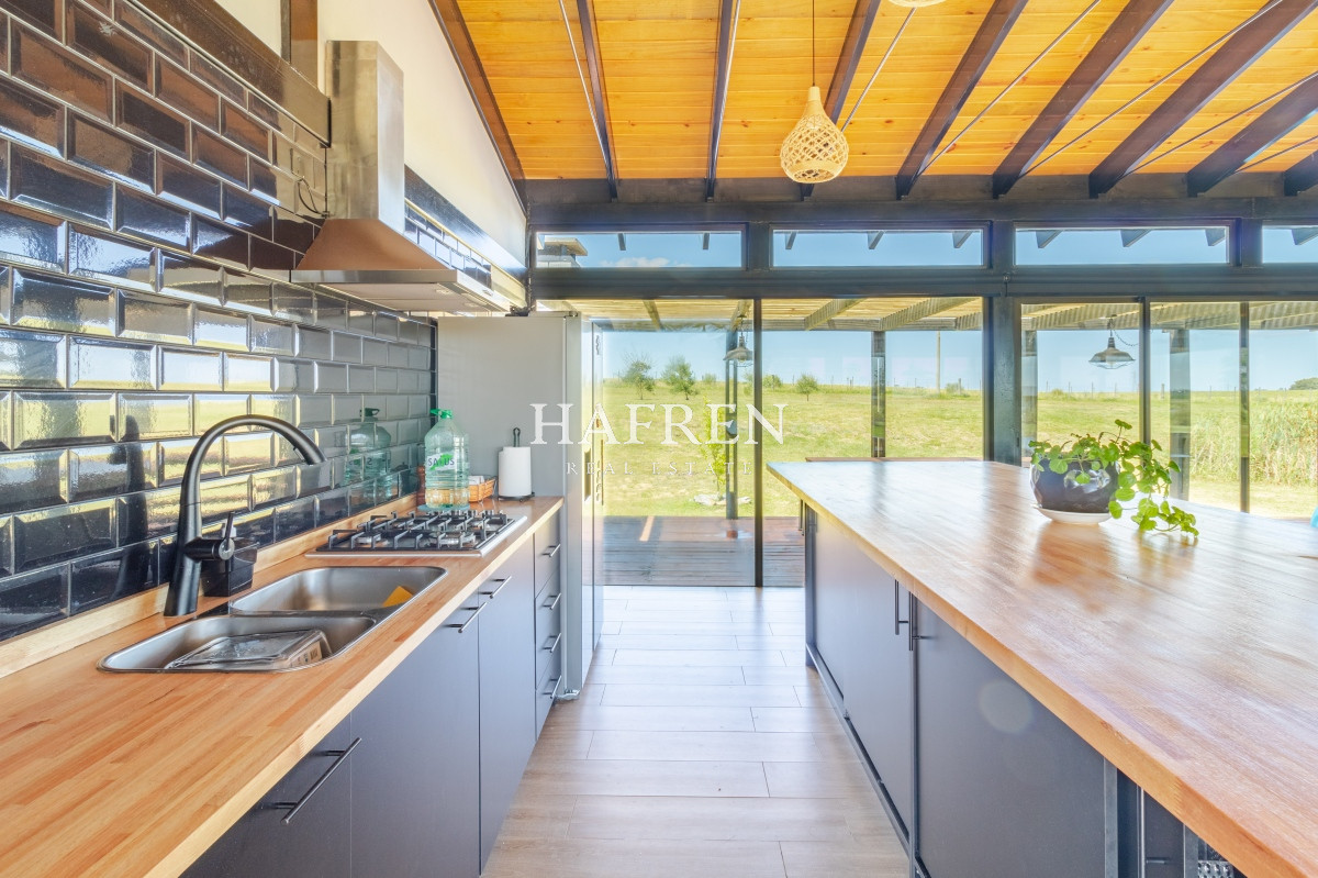 Casa ID.214 - Moderna casa en barrio privado El Quijote en venta