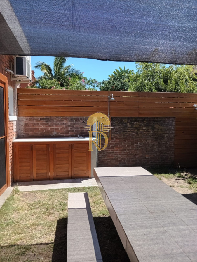 Casa en venta en playa mansa -id-1015-8