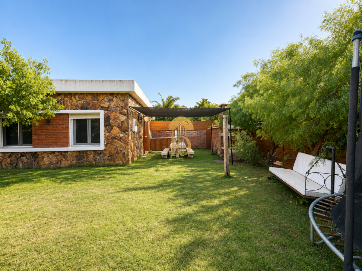 Casa en venta en playa mansa -id-1015-13